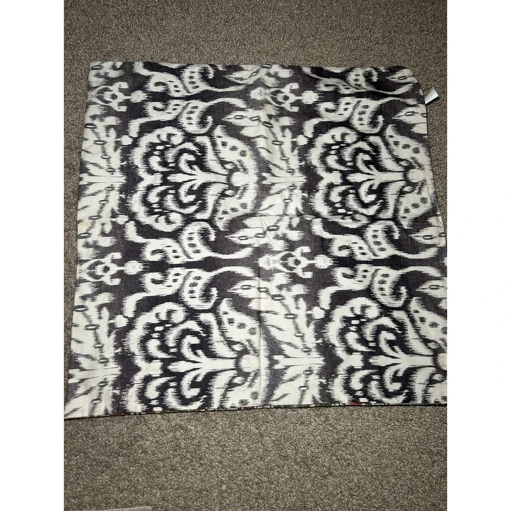 1 Pottery Barn Zia Paisley Ikat Print 24